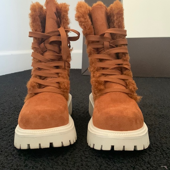 Boots - Picture 1 of 7